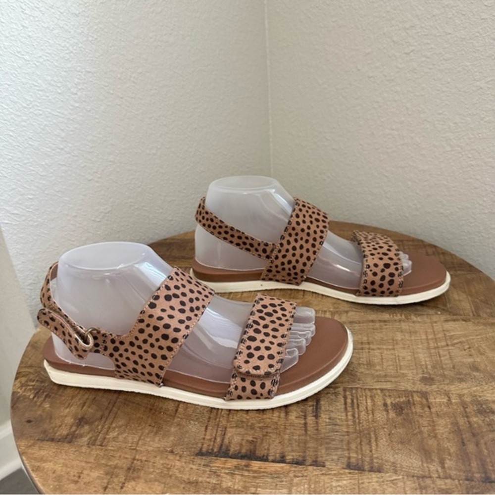 Universal Thread Animal Print Sandals Adjustable Flats Size 9 EUC